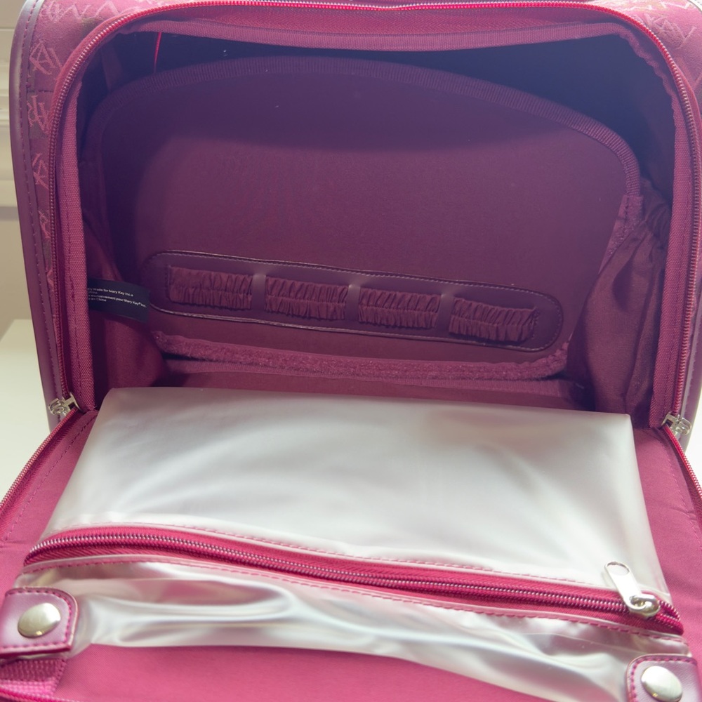 Mary Kay Carry-On Bag - Like NEW! - Picture 7 of 13